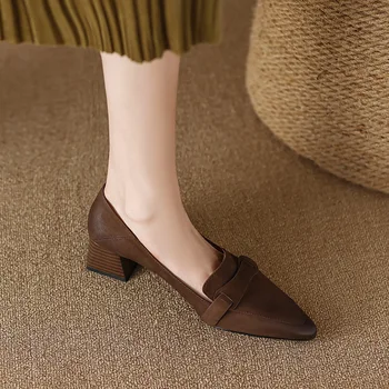 Новая весенняя женская обувь, женские лоферы из натуральной кожи, однотонные туфли с острым носком на массивном каблуке, женские повседневные женские туфли-лодочки в складку в стиле ретро